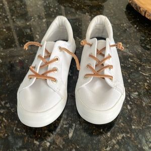 NWOT Tommy Bahama white sneakers